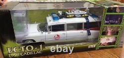 AUTO WORLD AWSS118 1959 CADILLAC GHOSTBUSTERS ECTO 1 diecast model & figure 118