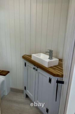 Shepherds Hut- Luxury Kitchen, shower room-underfloor Heating, Pull down Bed